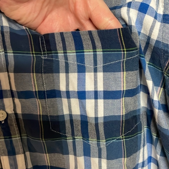 American Eagle Outfitters Navy and White Plaid Short Sleeve Lightweight Shirt - Picture 4 of 8